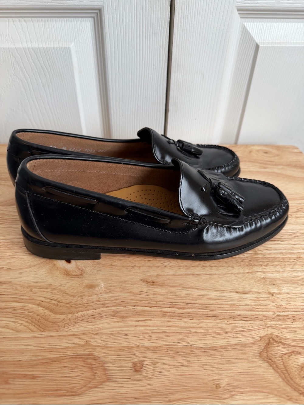 G.H. Bass Women’s 10M Black Kiltie Loafers Tassels - Picture 4 of 11